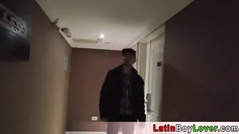 Twink amateur mexicano kendro hace garganta profunda a gran polla s...
