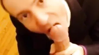 Empresario chupa la gran polla de su jefe en webcam