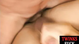 ट्विंक त्रिगुट बिना कंडोम चुदाई ब्लोजॉब और लंड चूसने के बाद