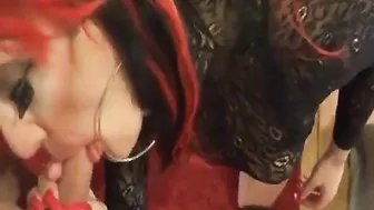 Crossdresser-amateur nimmt einen großen schwanz und wird hart gefickt