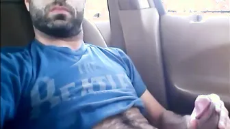 öffentlicher handjob mit outdoor-cumshot vom amateur-twink