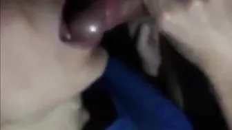 Twink francês engole homem mais velho em trailer