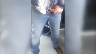 папик получает дрочку на открытом воздухе