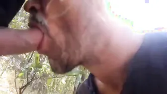 مص زب amateur في الغابة مع قذف على الوجه