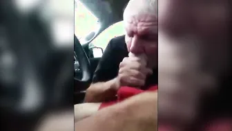 Older bear gives amateur blowjob and swallows