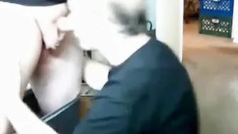 Enorme dave dá seu primeiro boquete na câmera