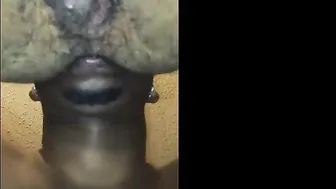 Amador negro e peludo faz um anilingus fenomenal