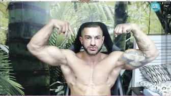 Compilation solo d'amateur musclé avec éjaculations intenses