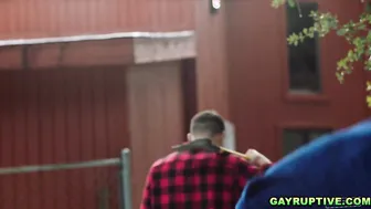 Troye jacobs le hace una mamada a ty roderick junto a la chimenea