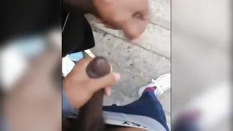 Dois amadores negros se masturbam e gozam juntos ao ar livre