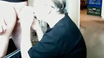 Amador gordinho faz seu primeiro boquete em um amigo mais jovem