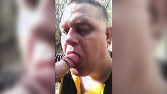 Hunk musculoso recebe boquete na praia