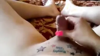 Amador travesti se masturba o pau pequeno até gozar