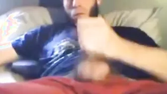 Papá hetero se masturba en webcam y dispara diez cargas