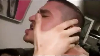 Fiesta de sexo amateur gay en gangbang a pelo