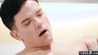 Muskulöser patient michael boston bekommt bareback-analuntersuchung...