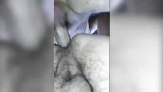 أب متزوج سراً ينيك طيز مشعر بدون واقي