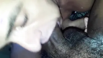 क्रॉसड्रेसर बड़े काले लंड को एमेच्योर अंतर्जातीय ब्लोजॉब में गहरा ग...