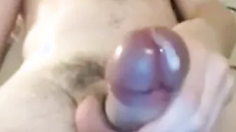 Guapo estudiante francés hetero se masturba su enorme polla en webcam