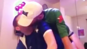 Amigos amadores aproveitam foda anal bareback com boquete em glory ...