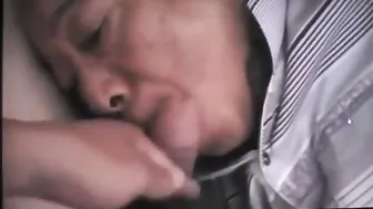 Asiatischer daddy bareback amateur blowjob und handjob