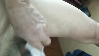 أبي في الرابعة والسبعين يلعب بمؤخرته على كاميرا الويب