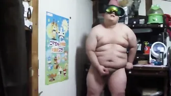 شاب آسيوي سمين يستمني منفرداً