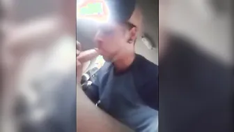 Boquete gay amador e gozada em um trailer