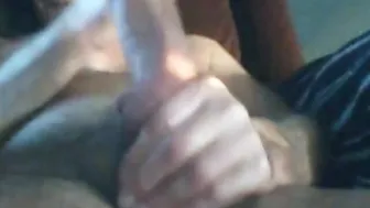 Papá maduro con polla grande se masturba en solitario en webcam