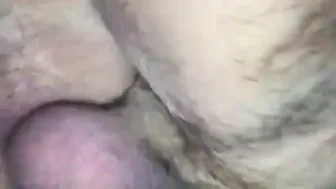 Urso daddies fodem sem camisinha um jovem com força