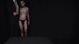 Legrand爸爸训练他的新 twink 奴隶来服侍