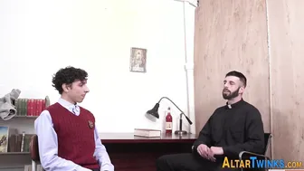 твинк алтарный мальчик скачет на священнике без презерватива в табу...