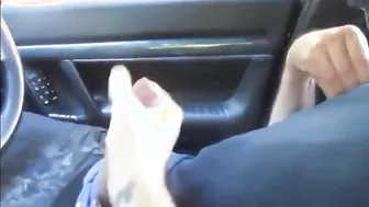 Cara amador se masturba ao ar livre e goza