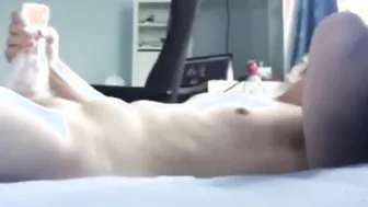 El femboy robin quinn folla su fleshlight y se corre fuerte