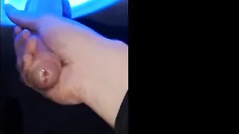 Fellation amateur au gloryhole avec grosse bite et sperme sur la la...