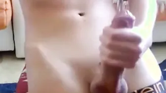 अमेचर ट्विंक सोलो हैंडजॉब और कमशॉट