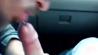 एमेच्योर भालू डैडी अजनबी को ब्लोजॉब और हैंडजॉब देता है