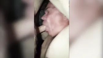 Papai amador maduro faz boquete lento e sensual e toma gozada