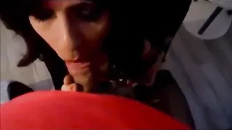 Süßer crossdresser wird ohne kondom gefickt und bekommt creampie in...