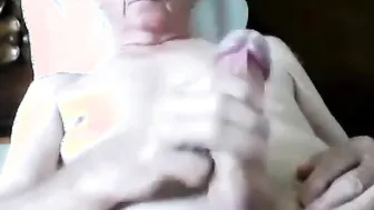 Papa mature branle sa bite dure en masturbation solo
