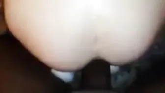 Travesti recibe polla negra grande a pelo en follada interracial am...