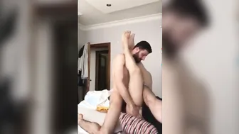 Papi maduro suplica por anal a pelo en un encuentro amateur
