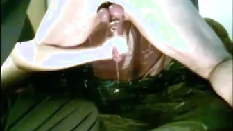 Amateur handjob for a pierced straight muscle guy with big cock