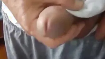 Papá maduro se masturba su polla gruesa en webcam