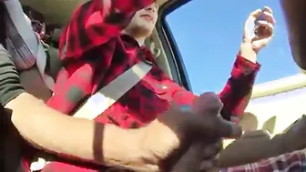 业余男在卡车里撸他的大鸡巴