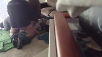Activo verbal se corre después de ser criado a pelo por dos osos de...