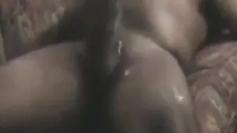 Papai negro esfrega seu pau grosso até gozar