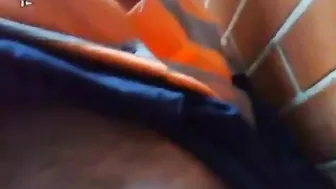 Papá oso ardiente da una paja amateur