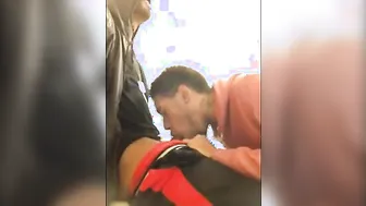शौकिया ट्विंक ने लट्ठे काले गुंडे को इंटररैशियल ब्लोजॉब दिया
