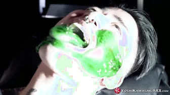 日本运动员yoshi kawasaki在硬核恋物场景中被拳交